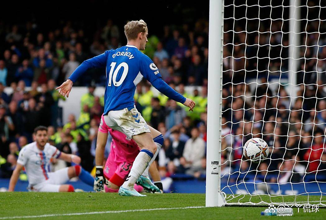 开云体育地址-埃弗顿主场大胜，重返前四位置