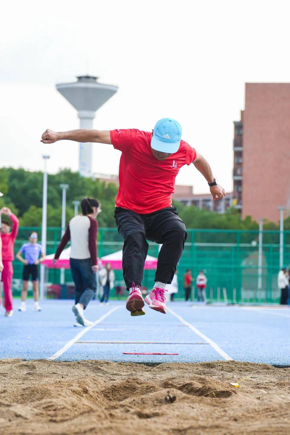 开云体育官方入口-运动员们拼尽全力，赢得掌声