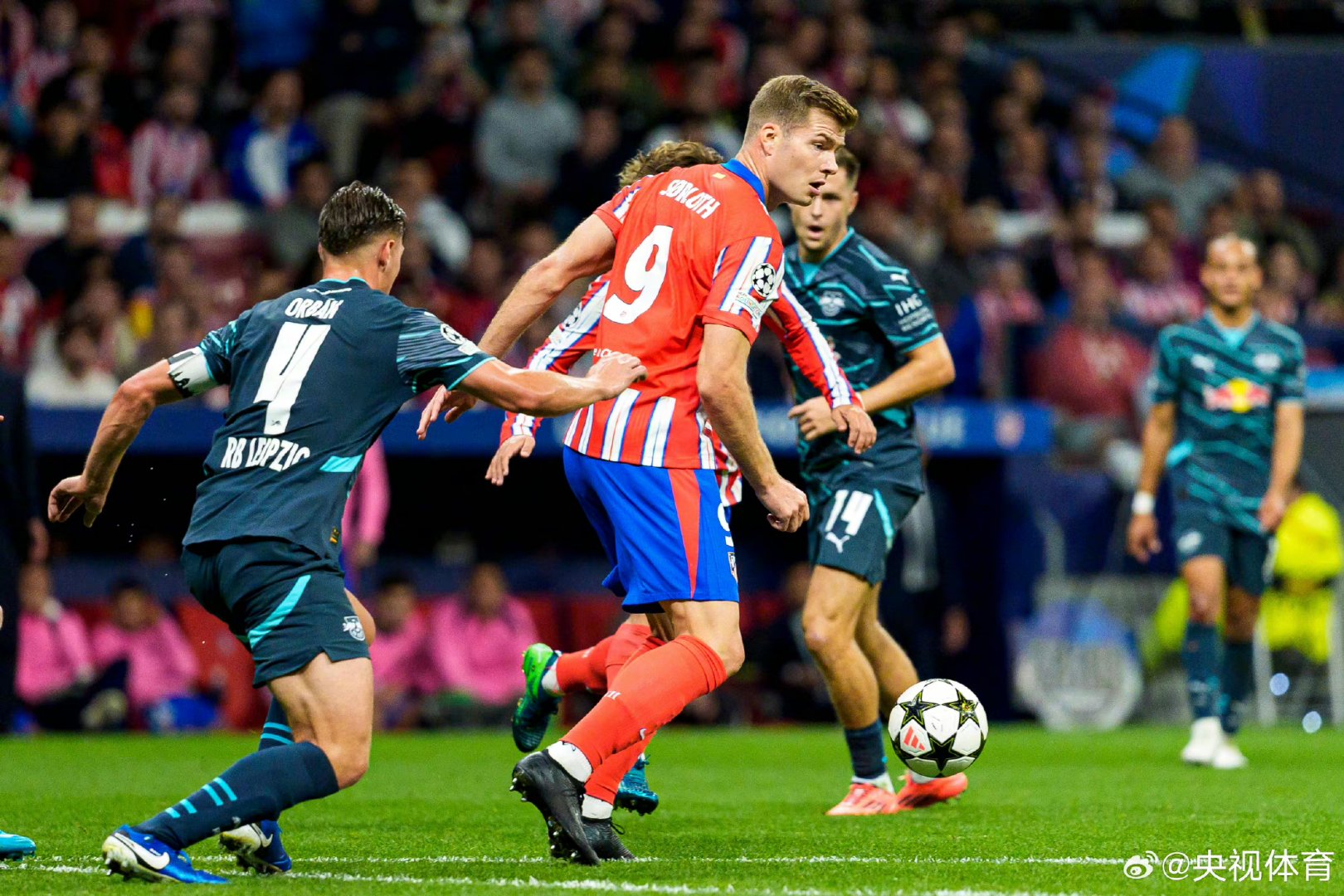 开云体育平台-拜仁慕尼黑凭梅开二度战胜莱比锡，保持榜首的简单介绍